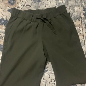 Lululemon On the Fly Jogger Dark Olive Size 4